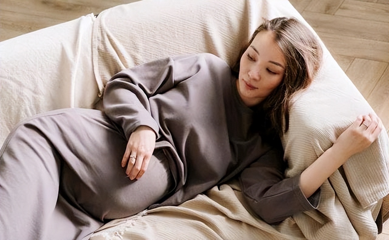 趴着能确定男宝女宝么,躺在孩子怀里测孩子反应