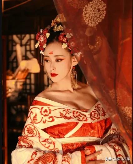 花开半夏如诗如画的下一句,花开半夏如诗如画完整版