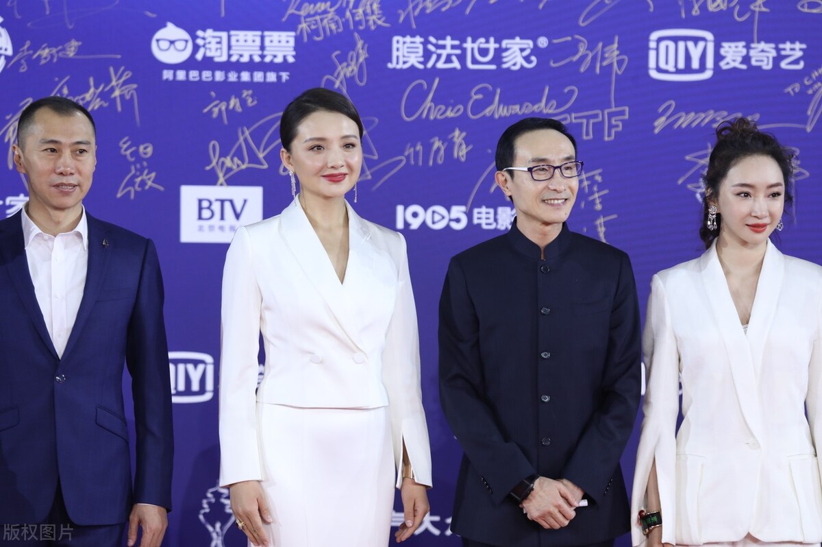 冯潇霆调侃足球视频,前国足队长冯潇霆暗讽巩汉林