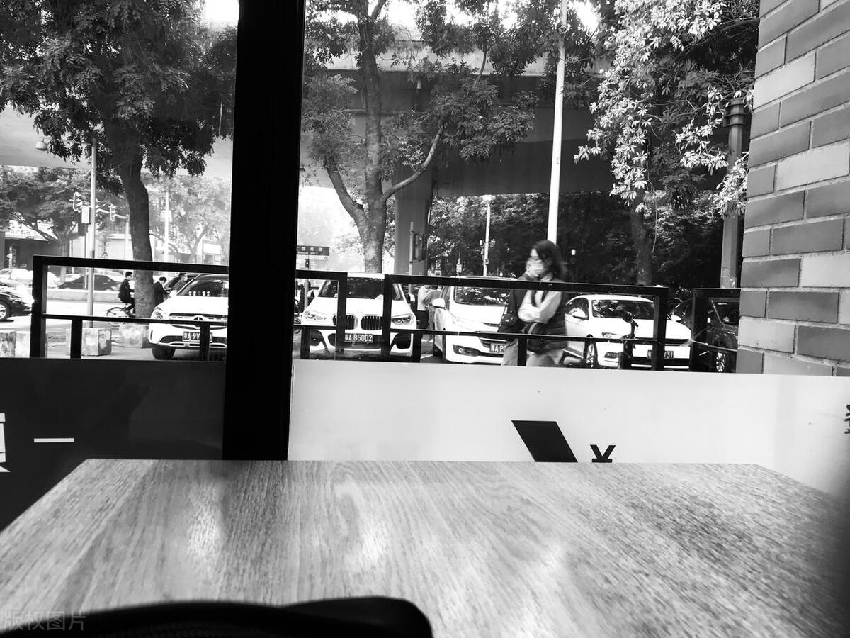 一个月赚八千房贷八十万压力大吗,6000工资一月房贷2500压力大吗