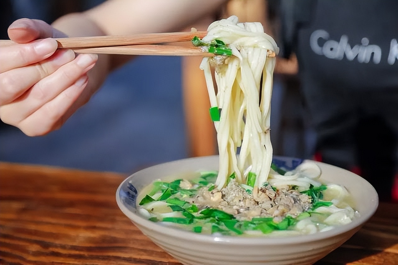 济南和青岛哪里旅游人多,青岛和济南旅游哪里人少