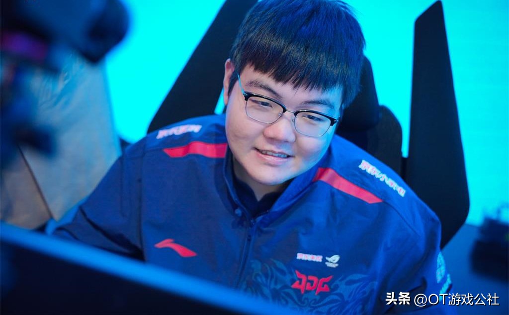 369对线山鸡弱爆第一视角,369帮theshy报仇打山鸡