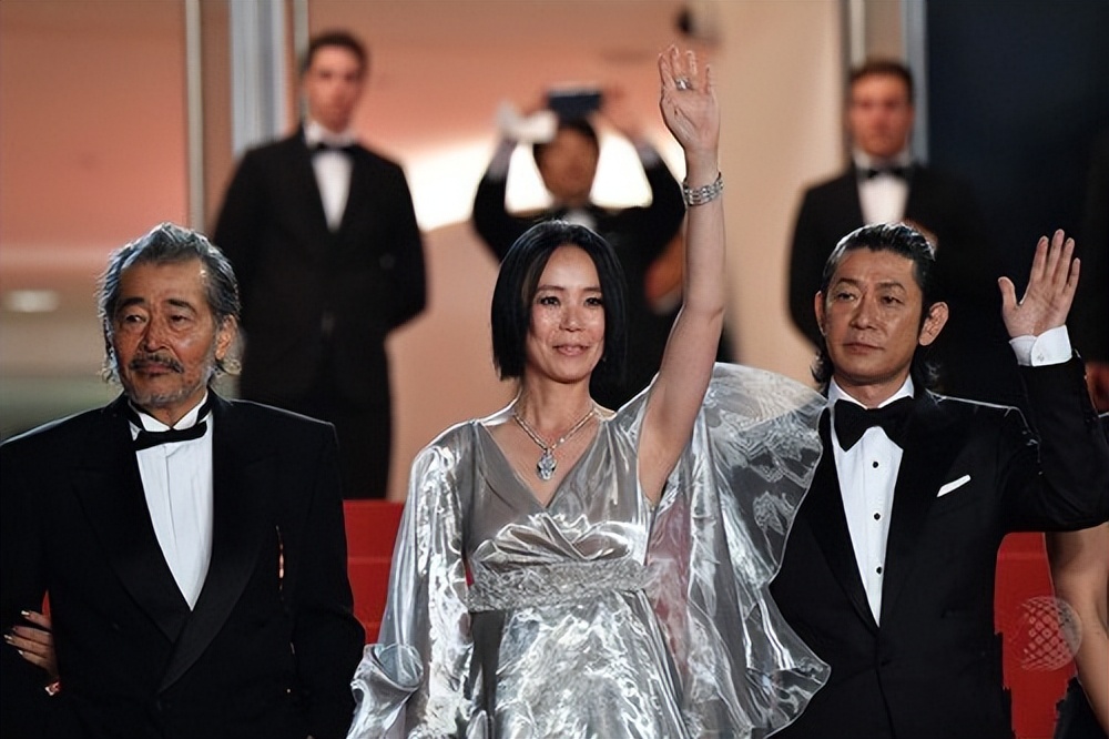 日本著名女性艺人被爆出轨,日本女星被曝出轨导演