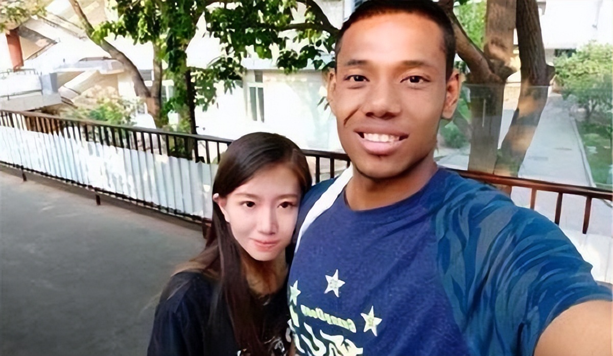 被黑人男友感染艾滋后，中国女大学生公开病情出版日记，警示世人