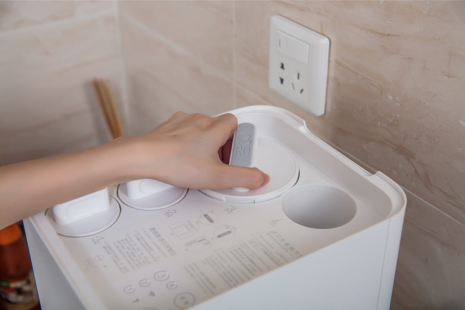 几千和上万的软水机有什么区别,水机优缺点