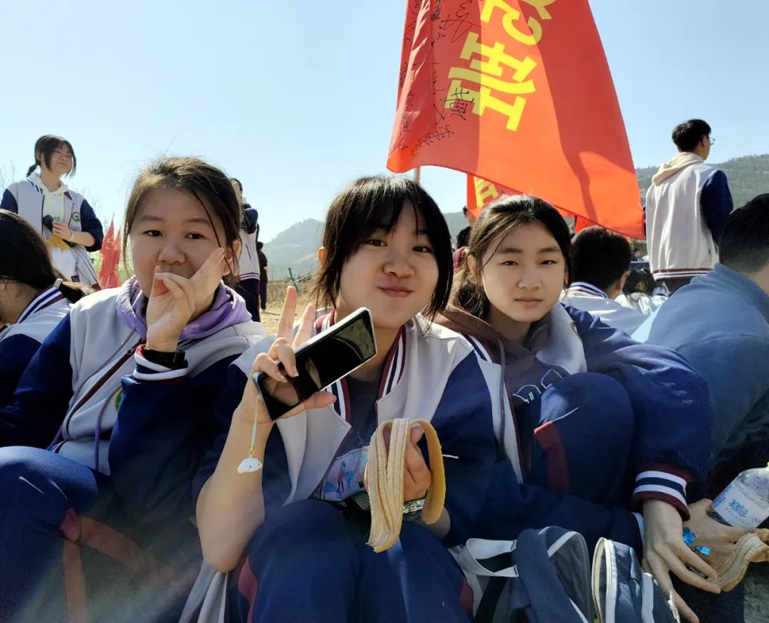 青岛昌乐二中和潍坊昌乐二中对比,青岛昌乐二中怎么样