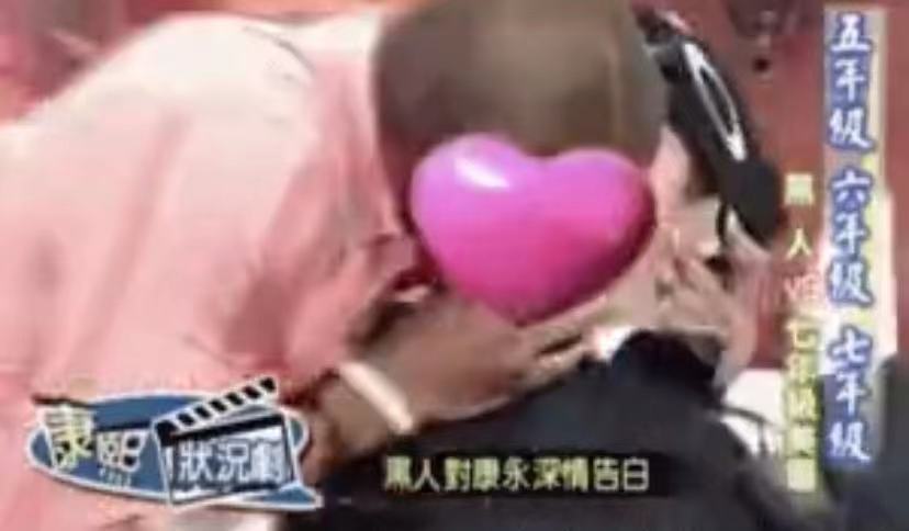 黑人丑行被披露曾裸对S妈，还强吻蔡康永，对郭源元的爆料不回应