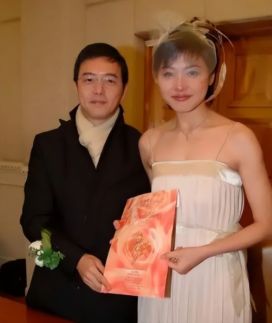 张延：TVB训练班出身，因《粉红女郎》名声大噪，如今安心演长辈