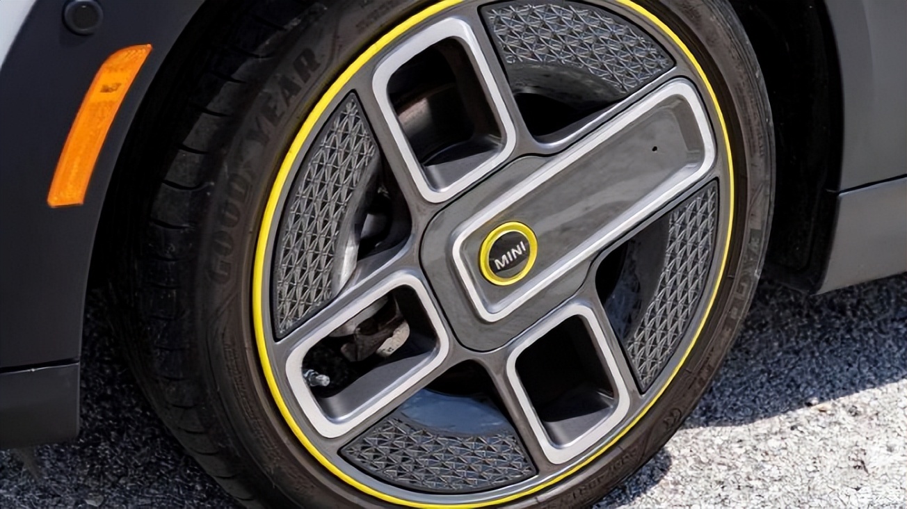 宝马全新纯电轿车售价,宝马最新四门纯电动车