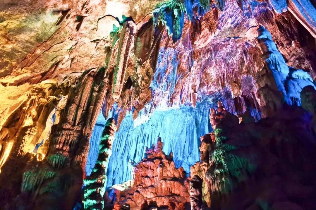 夏天凉快风景好又有水的旅游景点,夏天旅游景点哪里最好玩