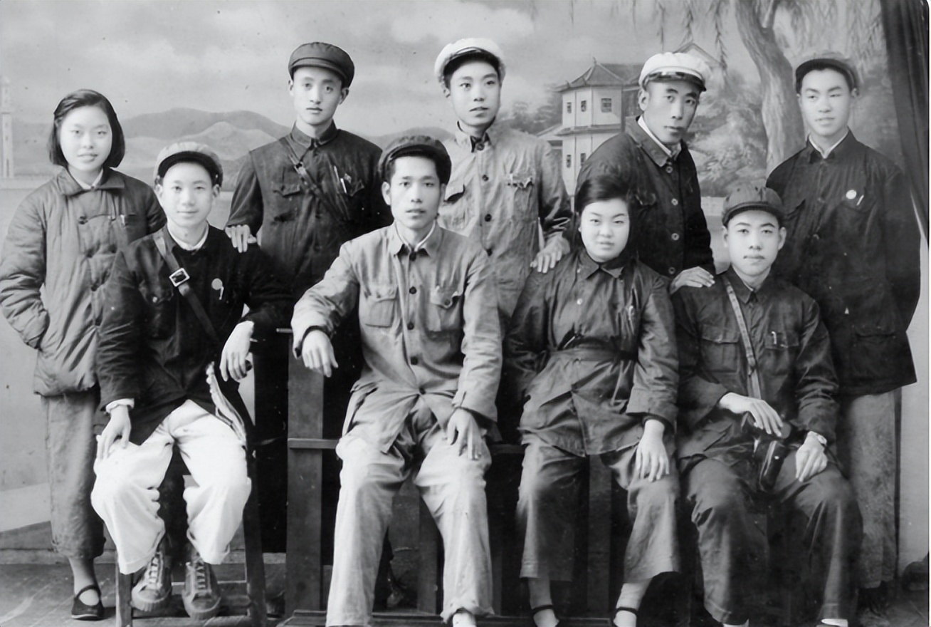 苏联专家给公安上课，突然被捕，局长笑言：老韩，我找你好苦