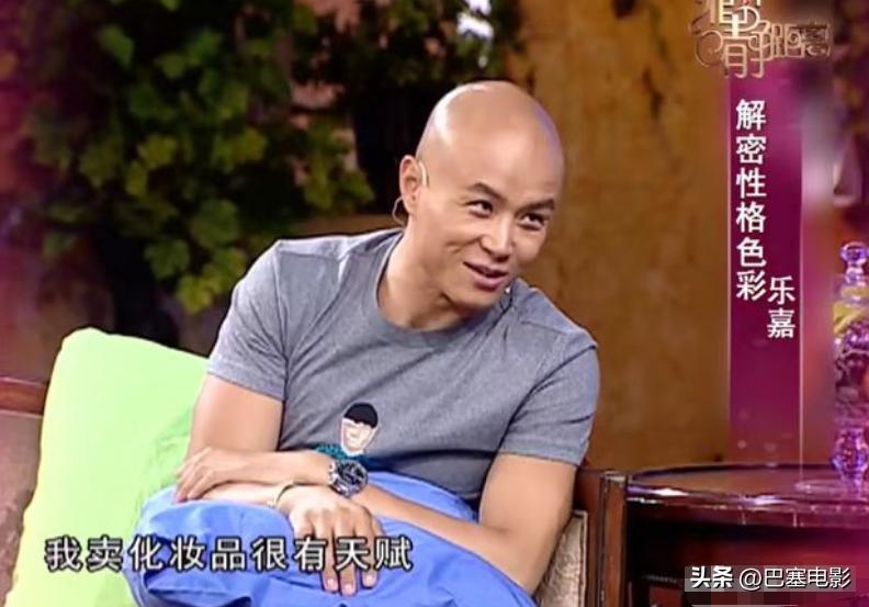 47岁乐嘉在美国被偶遇，高端水成箱买，细看资产，才知什么叫精明