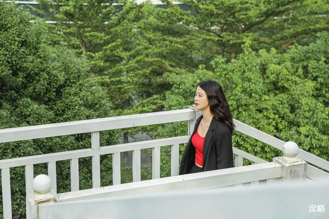 深圳百米长「纯白登山梯」，打卡绝了