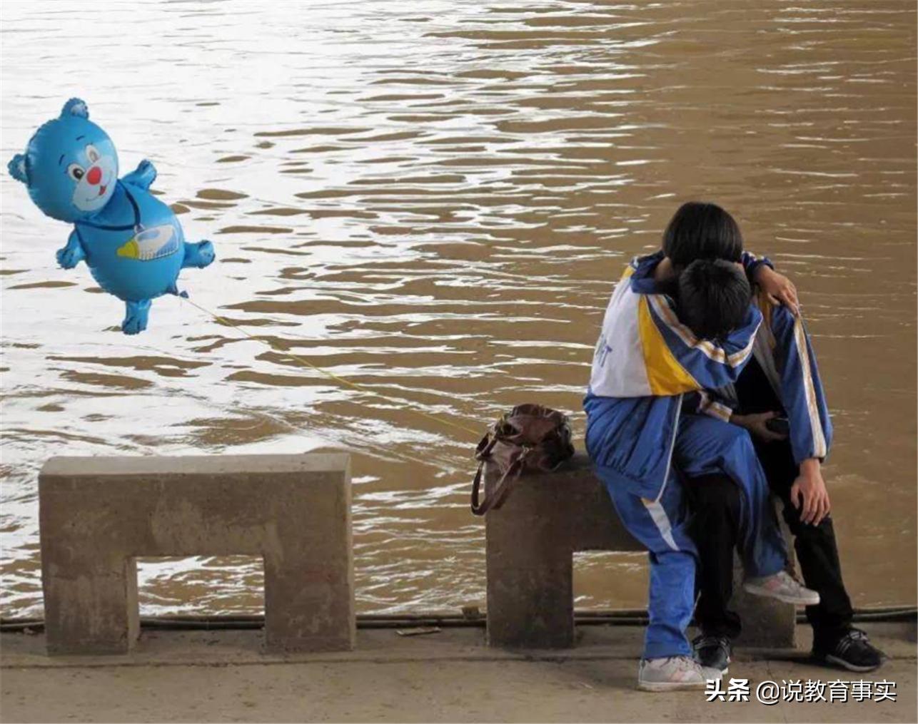 发现孩子有早恋现象怎么正确引导,家长发现孩子早恋的正确引导方法