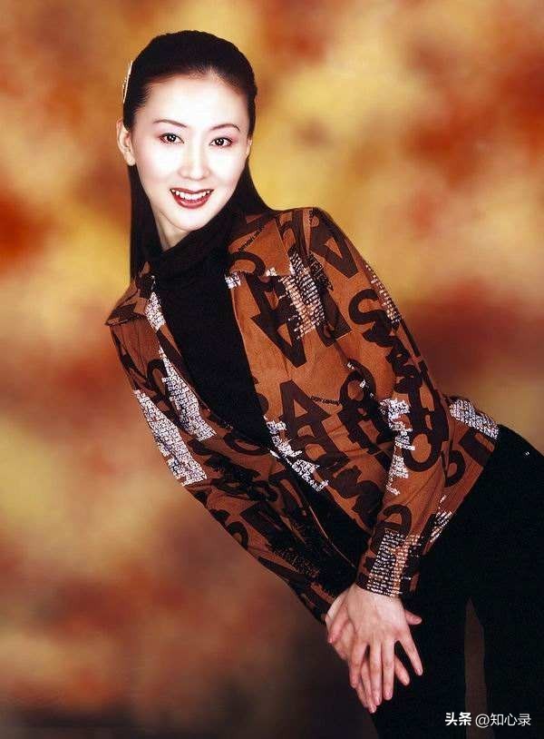 为艺术献身，被丈夫、父亲抛弃的汤加丽，如今46岁仍孤身一人