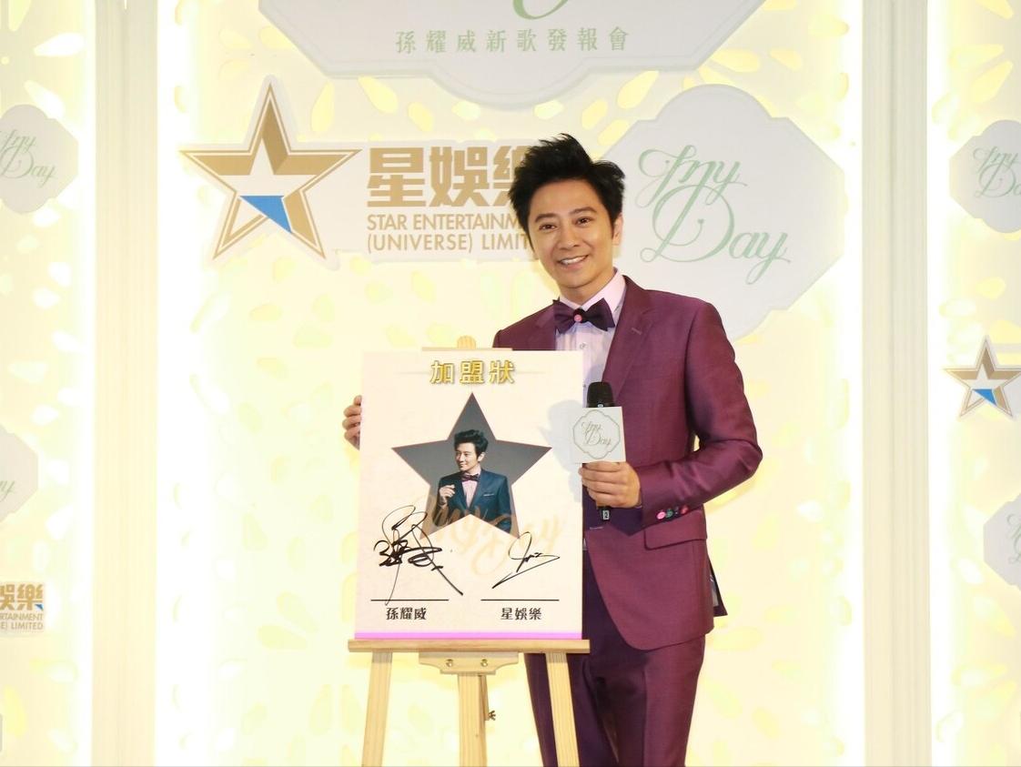 因一句“*鱼岛钓**是中国的”，惨遭封杀多年，如今复出变得光彩亮人