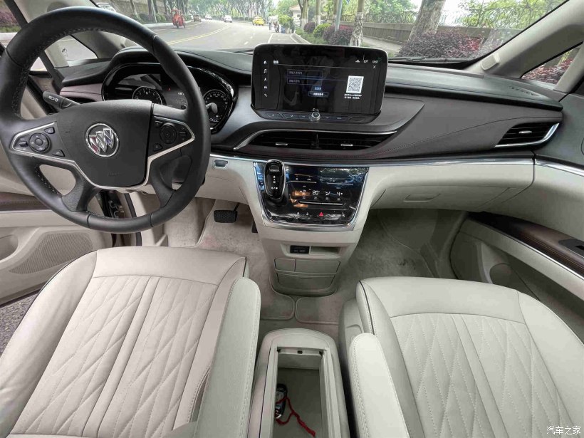 对比试驾gl8与m8,20年以上的老gl8值得购买吗