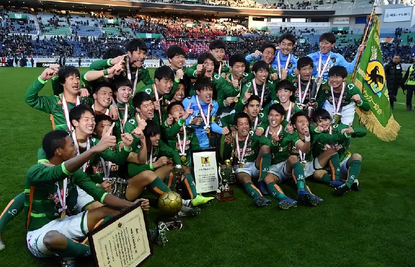 日本足球横扫亚洲了吗,日本足球踢过半决赛还是八强