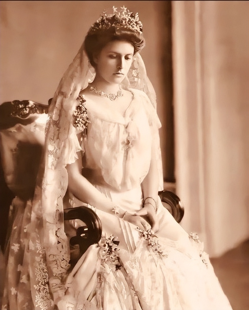 菲利普亲王的苦命母亲,菲利普亲王苦命却伟大的母亲