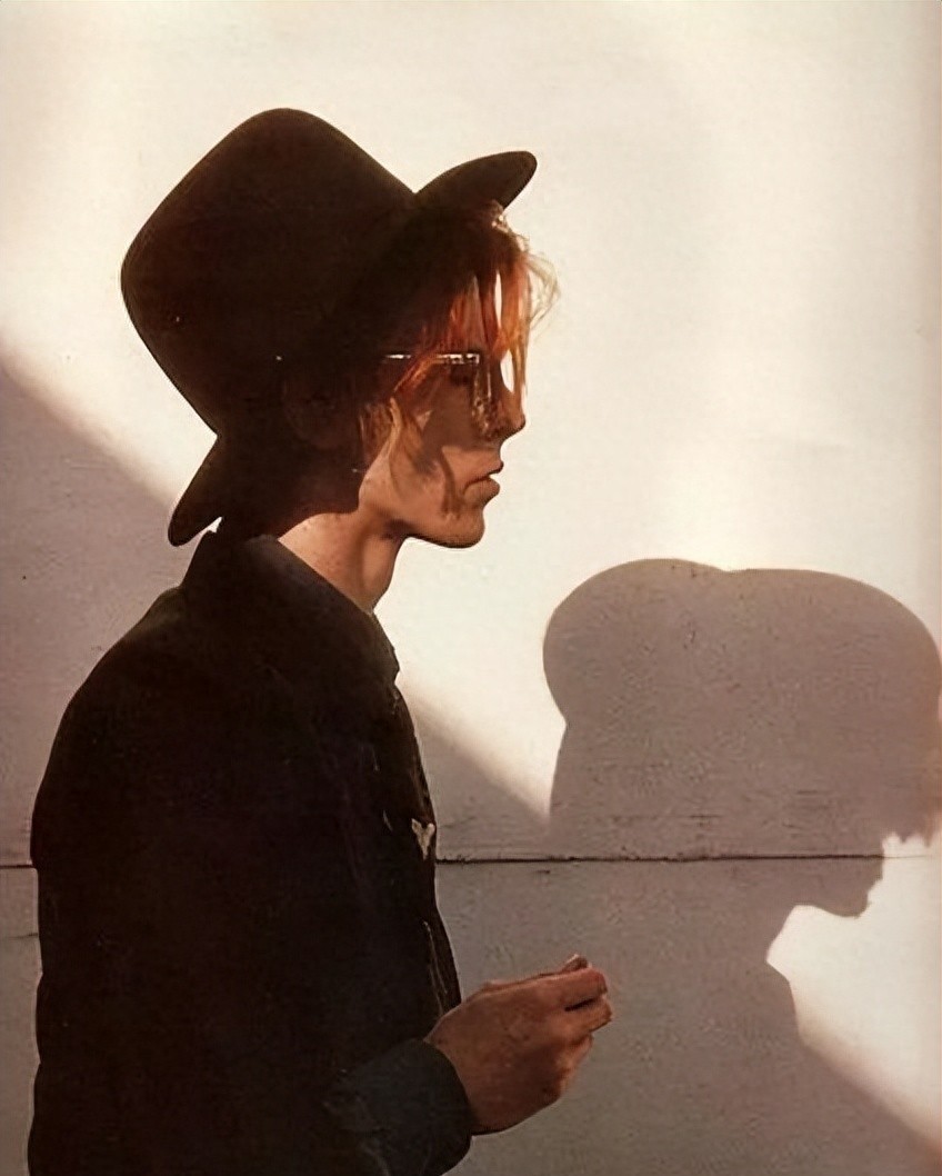 摇滚巨星大卫风流半生,43岁对黑人超模一见钟情,婚后宠妻如公主