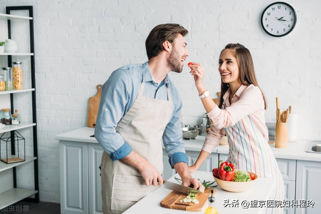 妇科病不是女性一个人的事，有可能是由男性引起的