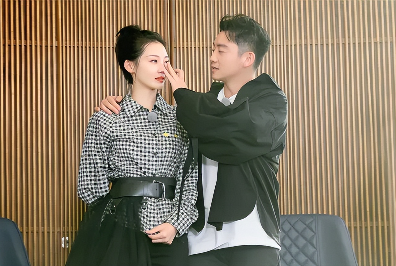 郑恺和妻子最新消息,郑恺老婆和他在一起多久了