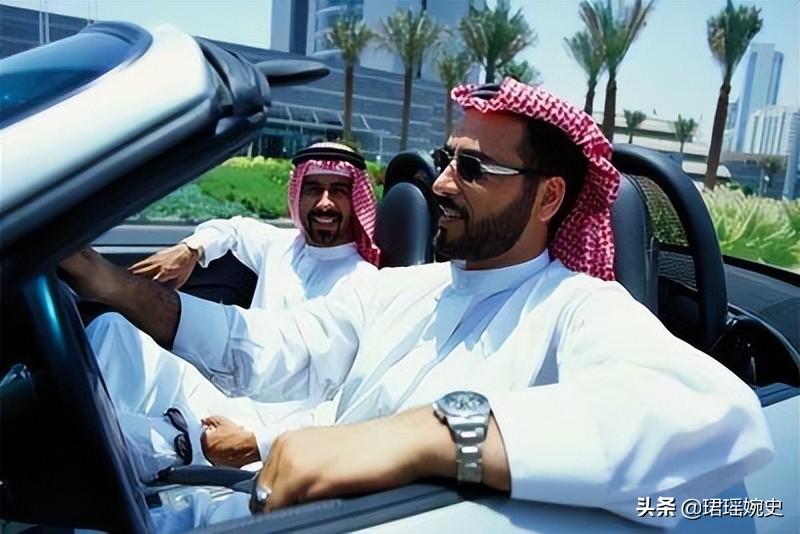 全球最大烂尾工程:迪拜“世界岛”开工15年耗资800亿,买主自杀