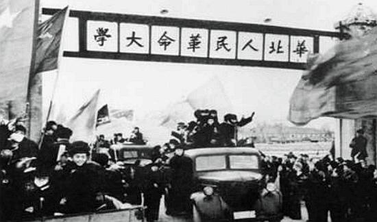 52年毛主席接见恩师李漱清，因何李漱清坦言：见到您，我有点害怕