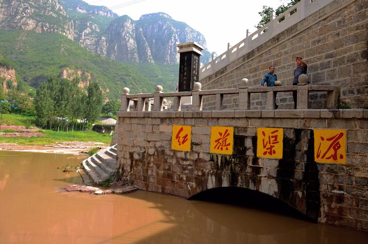 红旗渠是世界工程奇迹吗,20世纪70年代两大奇迹红旗渠