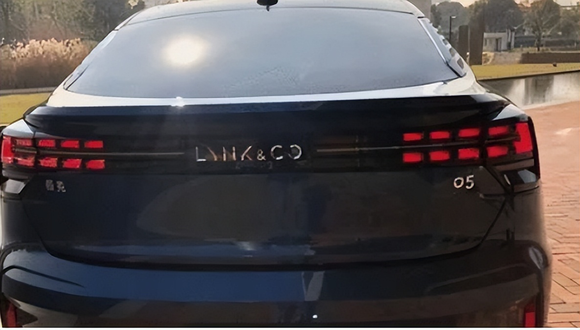 暴雨期间车辆涉水注意事项,汽车暴雨天气涉水注意事项