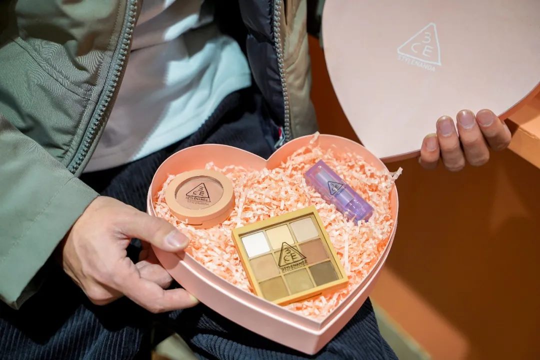 解锁高街潮牌穿搭,解锁时尚春节有新意