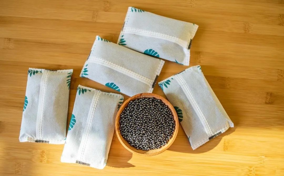 猪肉在冰箱里放久了有异味怎么办,冰箱里冰的东西有异味是什么原因