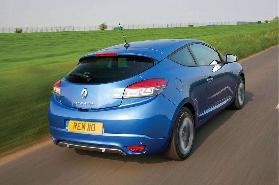 刚拿驾驶证新手上路需要注意什么,新手开车上路技巧和注意事项大全