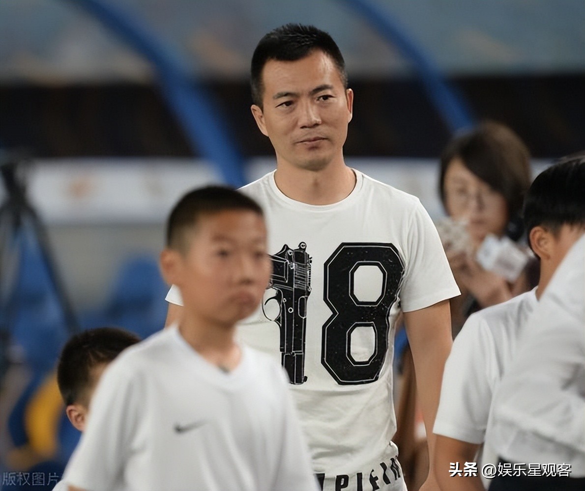 离婚已有16年，如今再婚的他儿女双全，前妻患癌生活困难至今单身