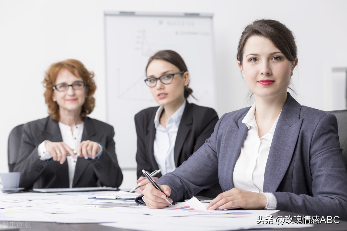 49岁女人倾诉：我工资比老公高，老公反而不高兴，问题出在哪了