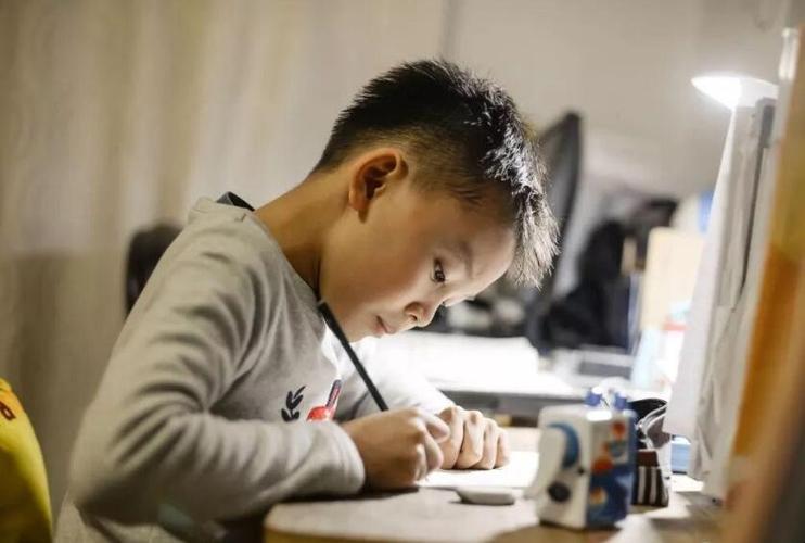 作文错别字笑话幽默段子,盘点全部小学生的搞笑错别字