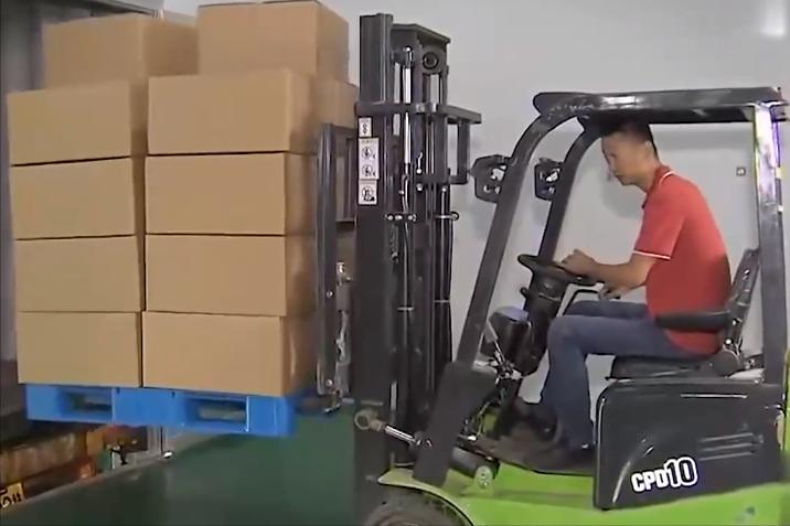 大哥用微波炉烤虫子，年收益高达3000多万元，他是怎么做到的？