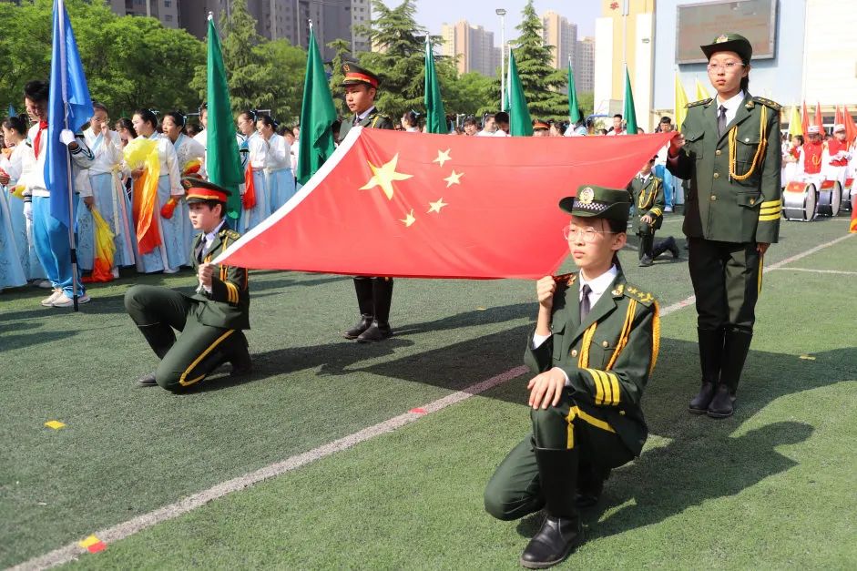 西安浐灞阳光海澜小学田径运动会,西安御锦城小学春季运动会直播