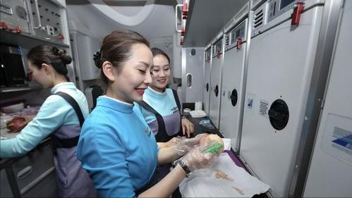 航空公司打折机票靠什么赚钱,机票这么低航空靠什么赚钱