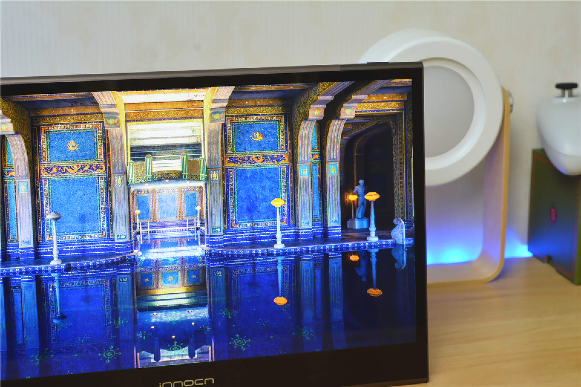 目前市面上最好的oled显示器,目前oled最好的显示器