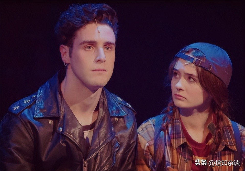 音乐剧《毛发》中，歌词*力暴**的转变，肢体历史的融合