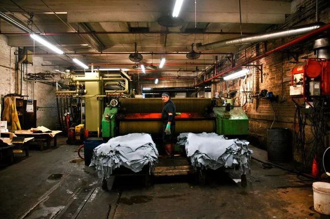 苯胺皮属于真皮里什么档次,苯胺皮和其他皮革的区别