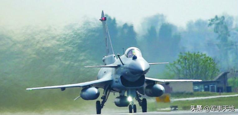 巴飞行员对歼10c评价,油管评歼10c真正的空中格斗战机
