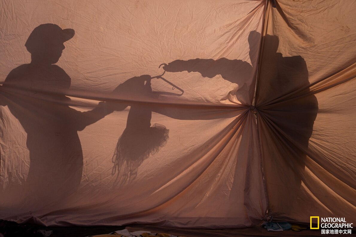 沙漠成了快时尚服饰最后的安息地