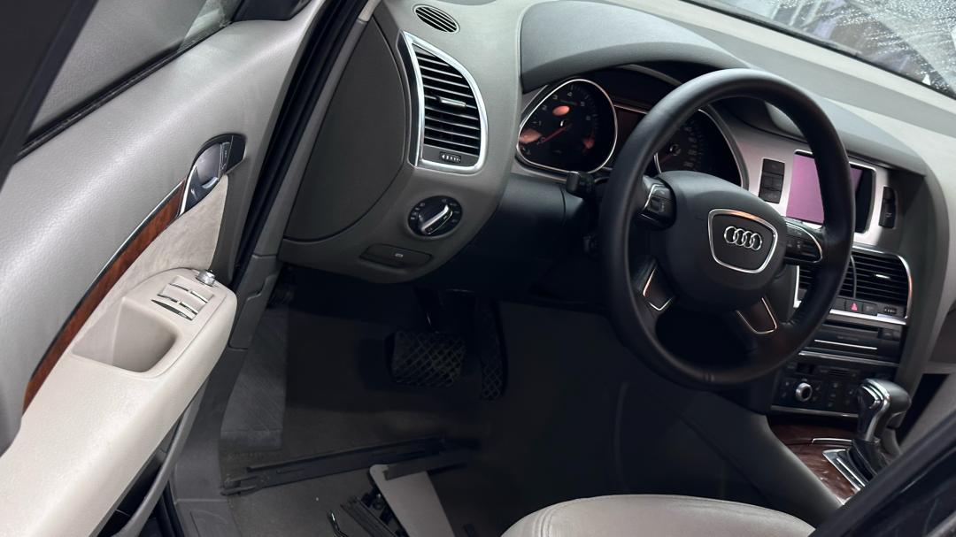 老款奥迪q74.2报废,奥迪q7新能源报废车