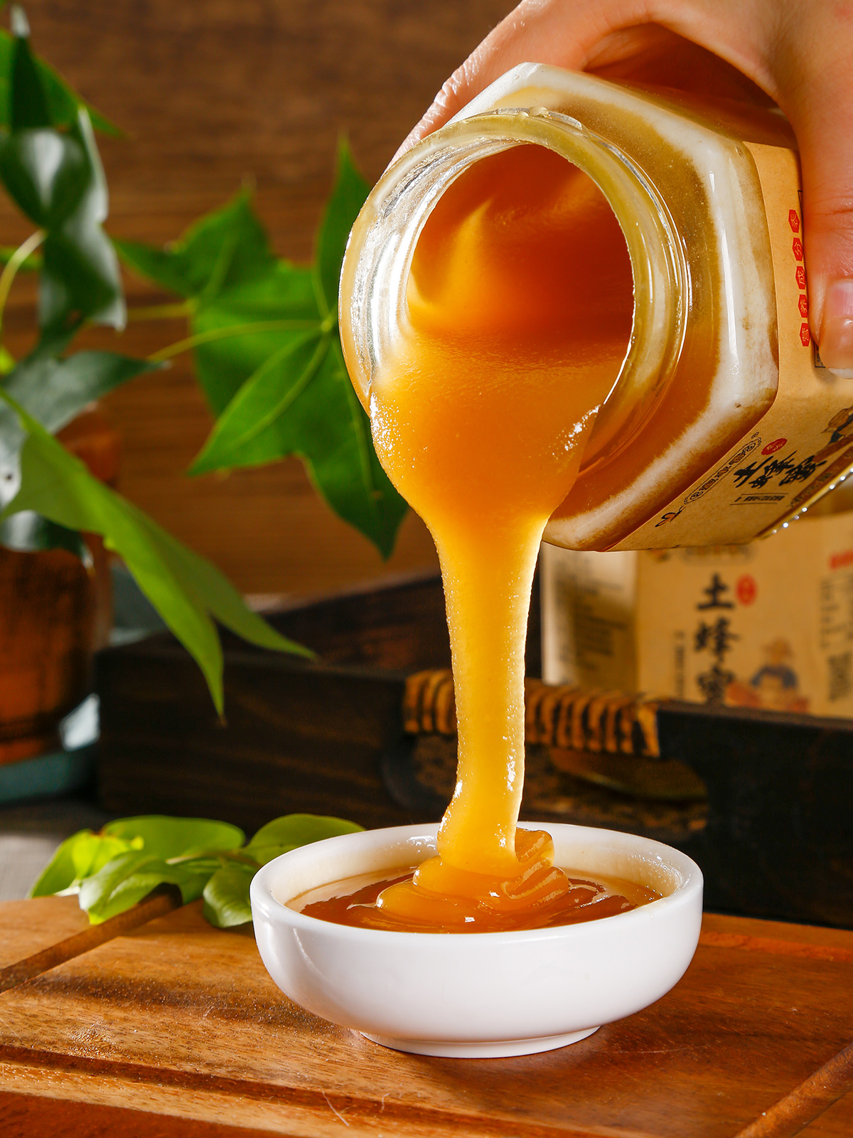 土蜂蜜大概卖多少钱一斤,今年土蜂蜜价格多少钱一斤