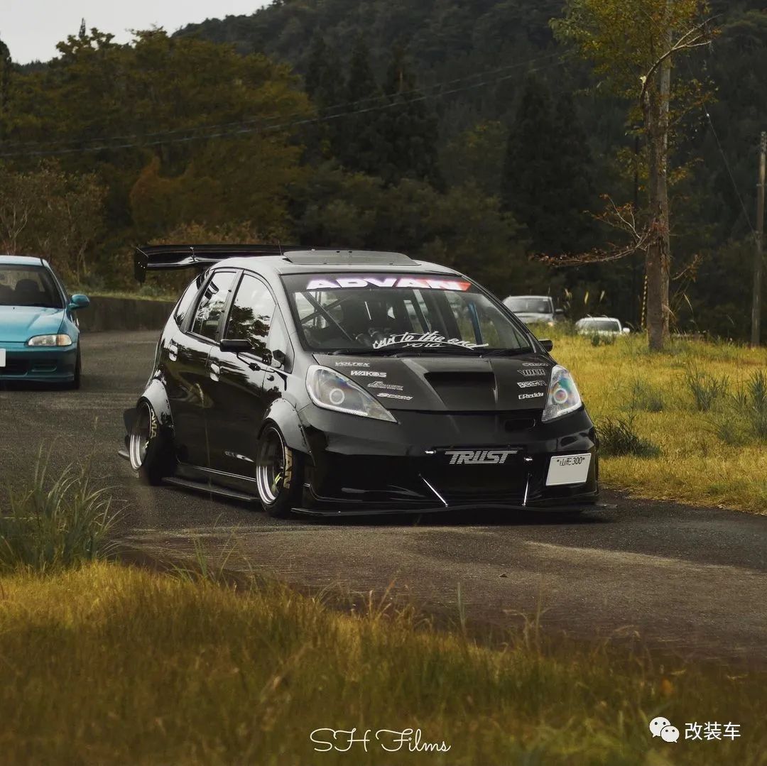 战斗范儿拉满的黑武士本田飞度GE和思域EG,兼顾素雅和张狂