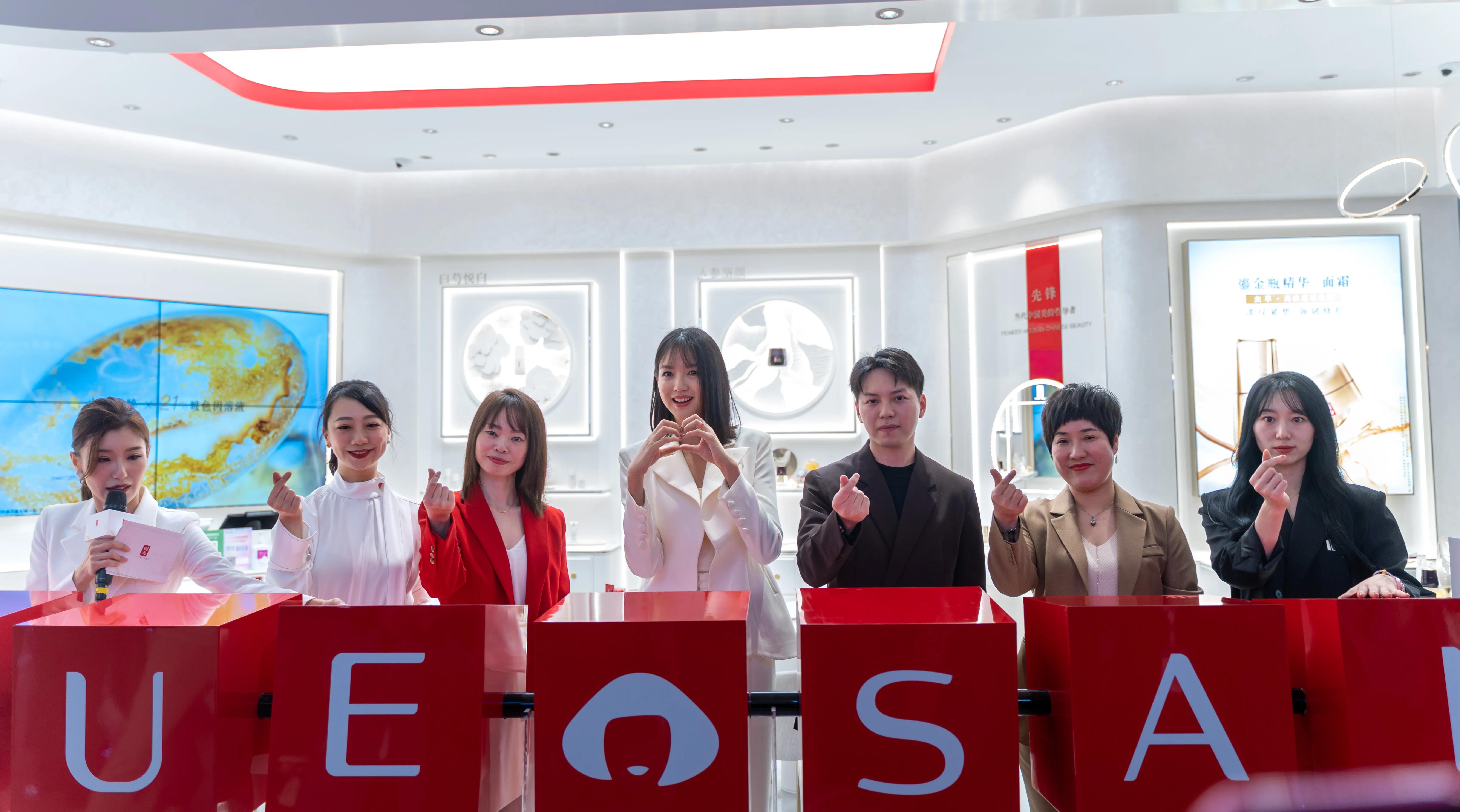 看明星拍戏去哪里看,哪个明星来过宇宙中心万家丽