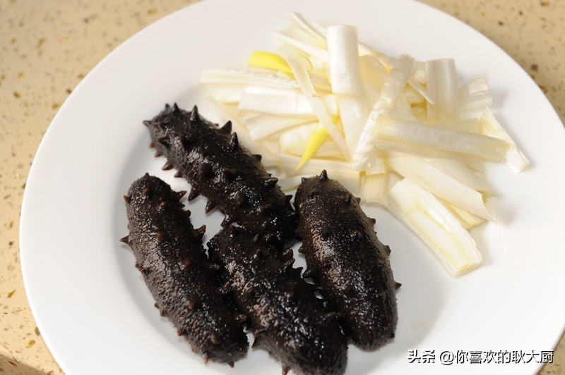 鲁菜正宗京葱爆海参做法,鲁菜大师高炳义制作葱烧海参视频