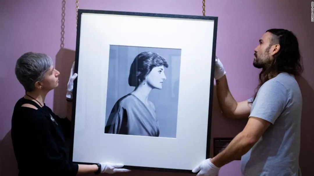 那位曾靓绝时尚圈、串起欧洲上流社会的超模为何落魄至此……